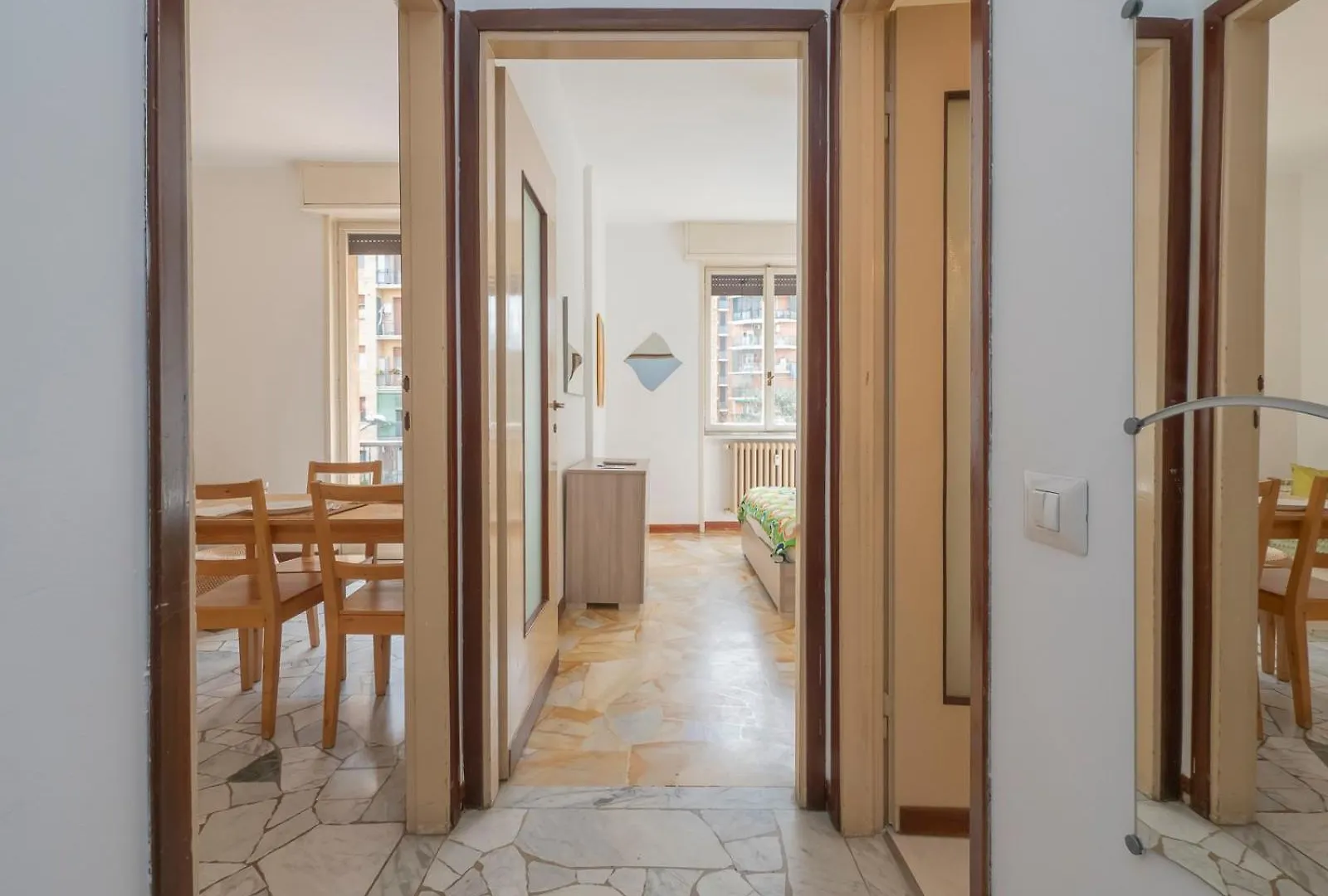 Xenia Apartments - Spacious Two-Room Apt In The Flower District Milánó 0*,  Olaszország