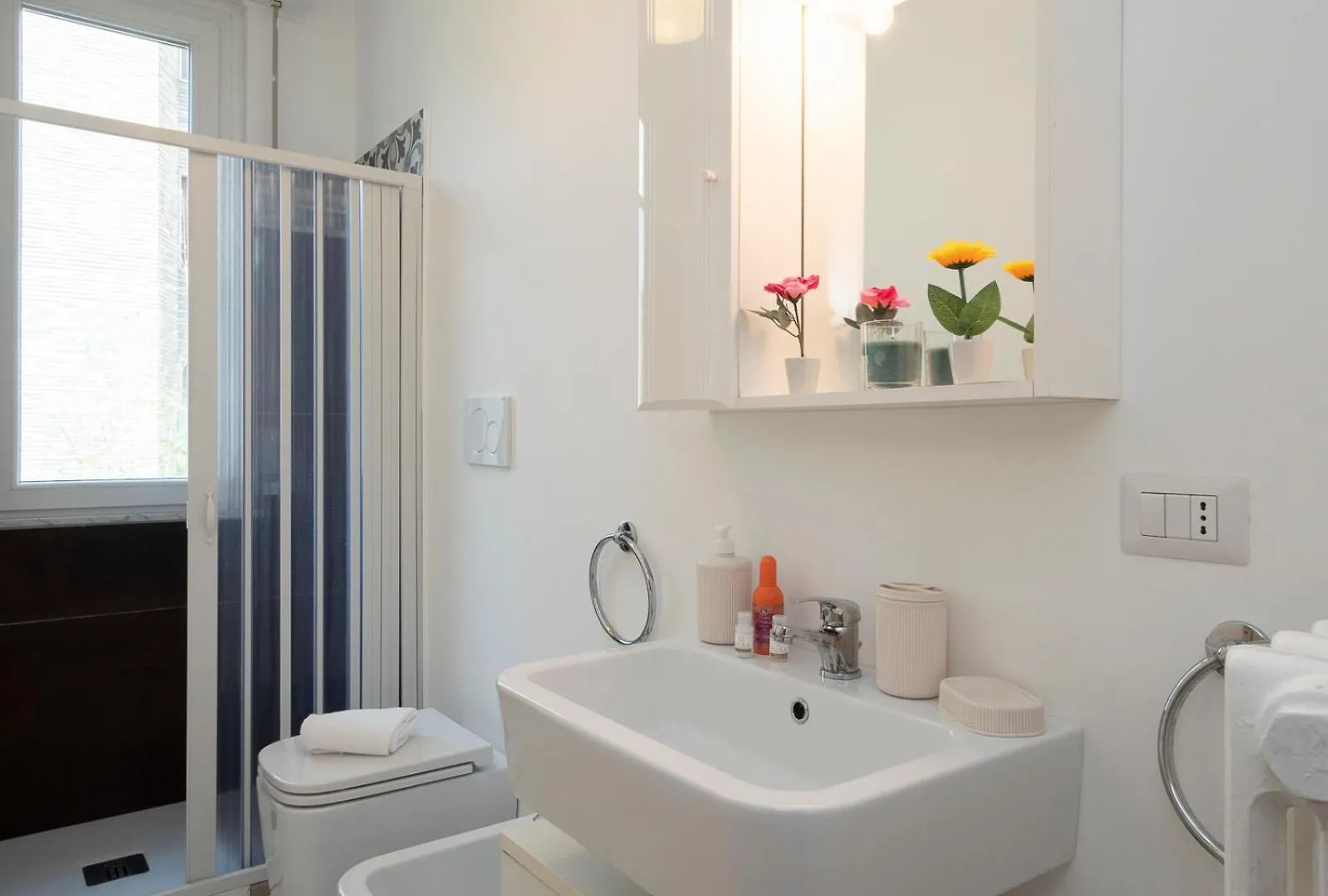 Xenia Apartments - Spacious Two-Room Apt In The Flower District Milán